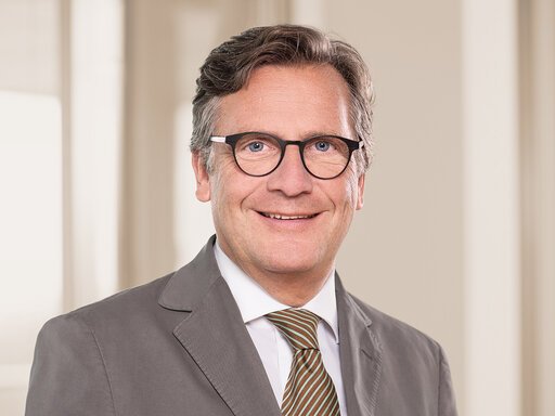 Dr. Jörg Nerlich, Profil